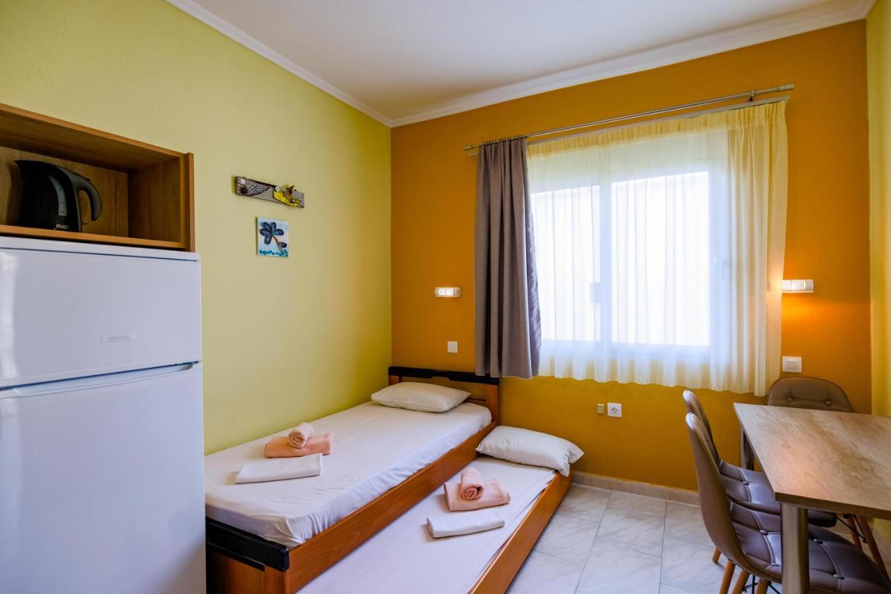 Dionisos Apartments Paralia Dionisiou Extérieur photo