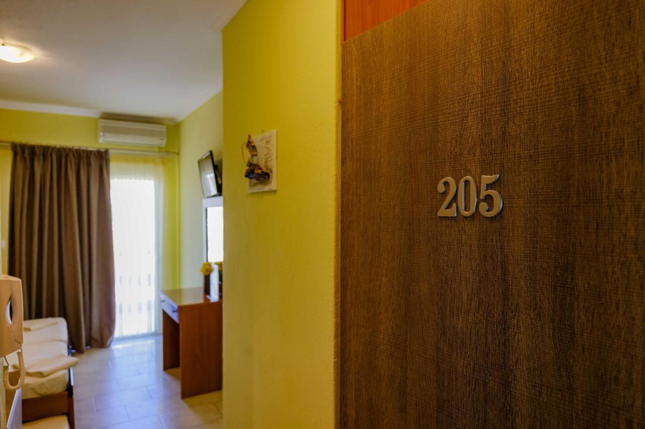 Dionisos Apartments Paralia Dionisiou Extérieur photo